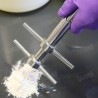 Empuñadura en forma de "T" doble para facilitar el pinchado de la sonda BLK para tomar muestras de harinas y granos